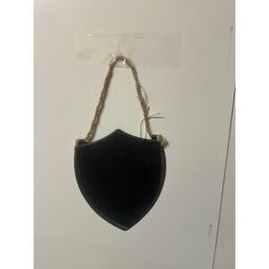 Metal Blackboard Crest with hangar. KK420